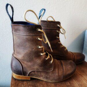 RADIO  BBC: WOMEN’S CLASSIC LACE-UP BOOT